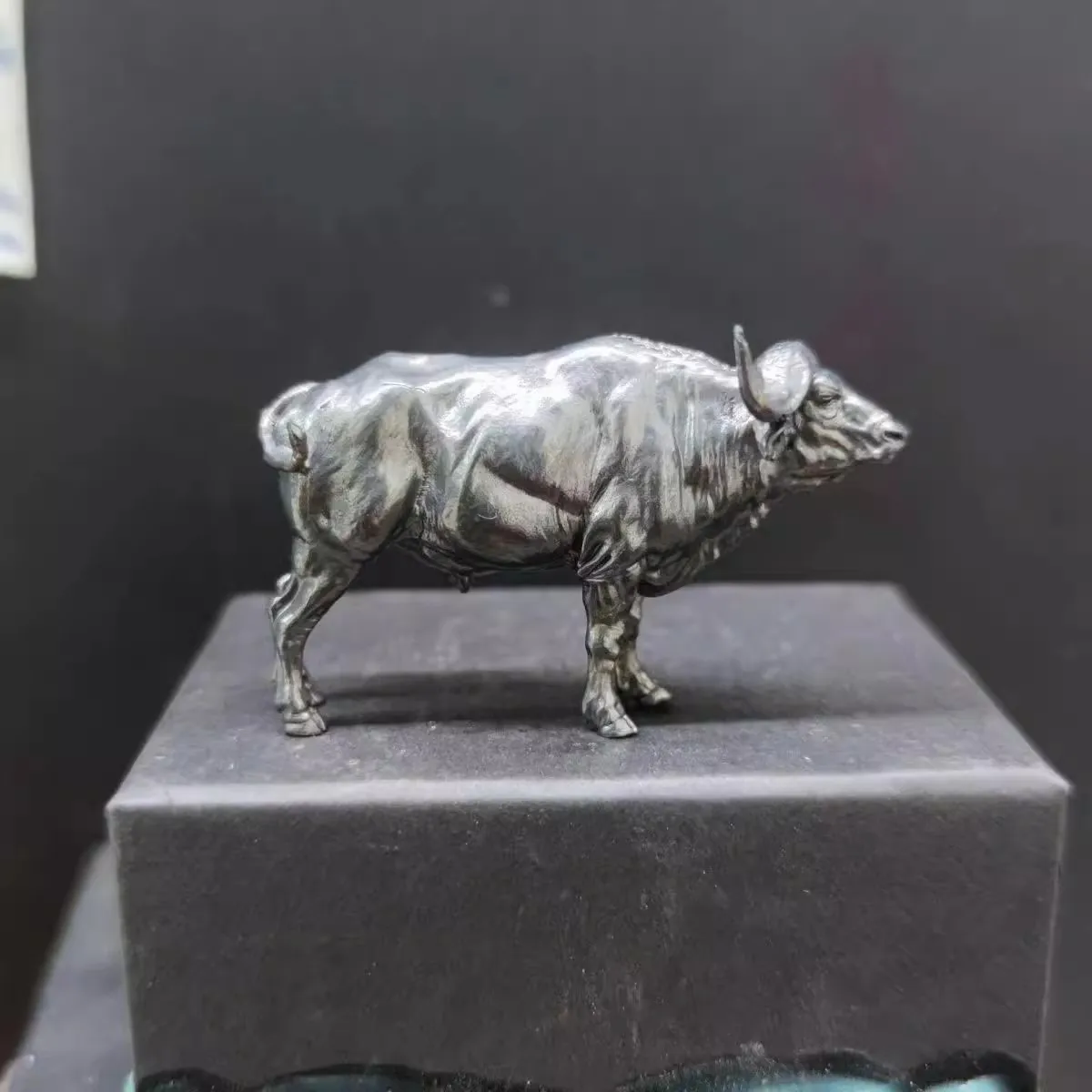 황동 아프리카 버팔로 조각, 단단한 현실적인 동물 동상 - Vintage Collectible Furniture 리뷰 및 가격